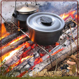 Grille de grill portable Coghlans, le Pack Grill est une grille de barbecue acier inox de 32 x 17 cm avec pieds pliables